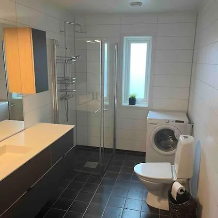 Hotel Enebolig Pa Vakre Hakoya, Like Ved Tirpiz Vraket *